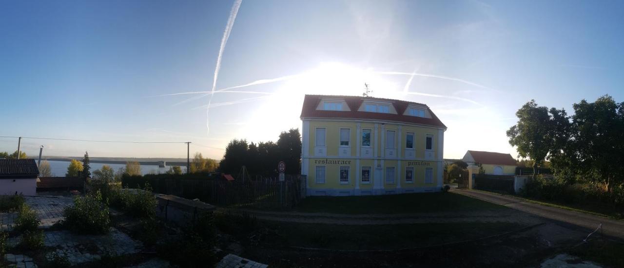 Holiday Centrum Žatec Exteriör bild