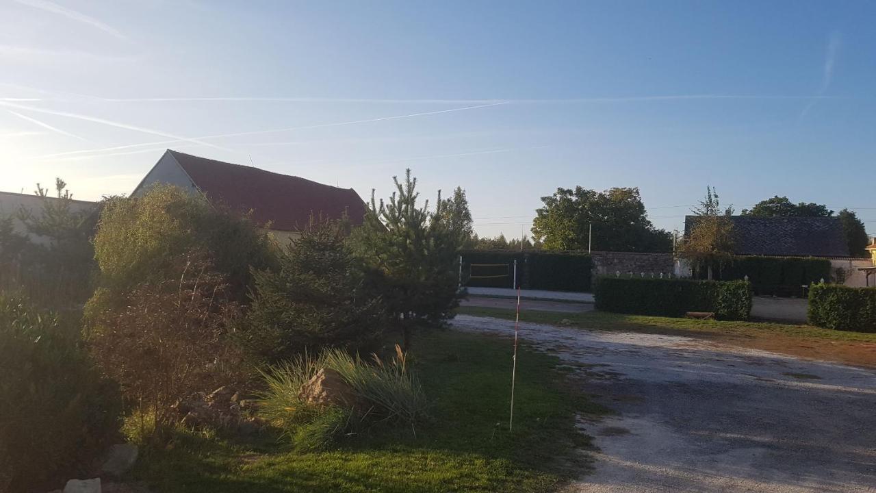 Holiday Centrum Žatec Exteriör bild