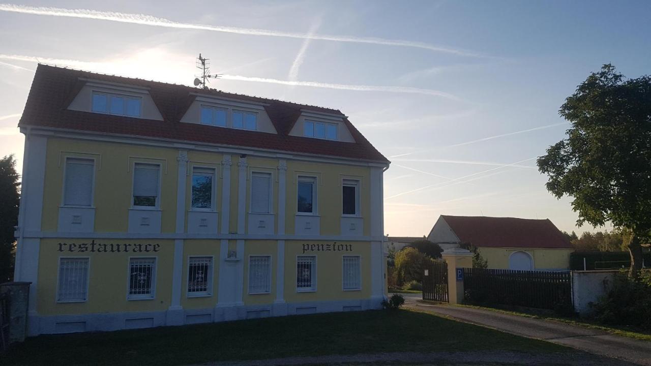 Holiday Centrum Žatec Exteriör bild